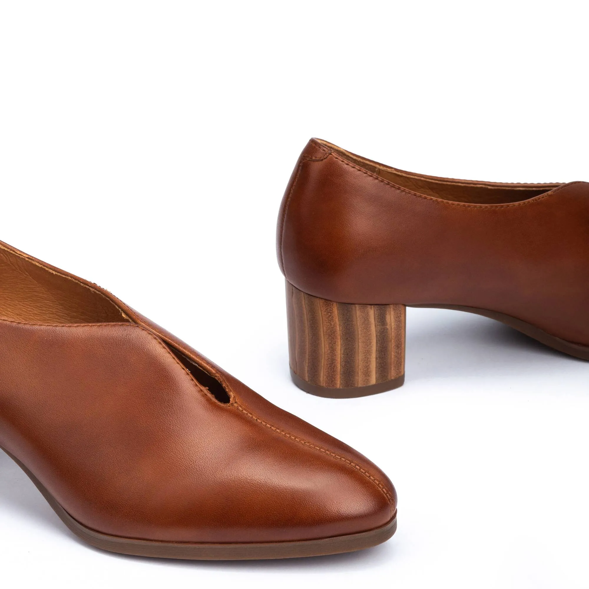 Pikolinos Calafat Calfskin pump
