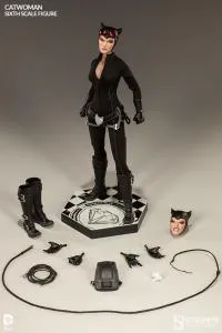 Sideshow Collectibles - DC Comics Sixth Scale Figure - Catwoman