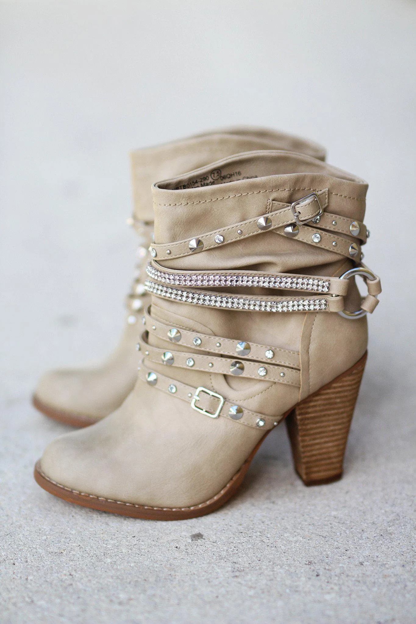 Swazy Cream Booties